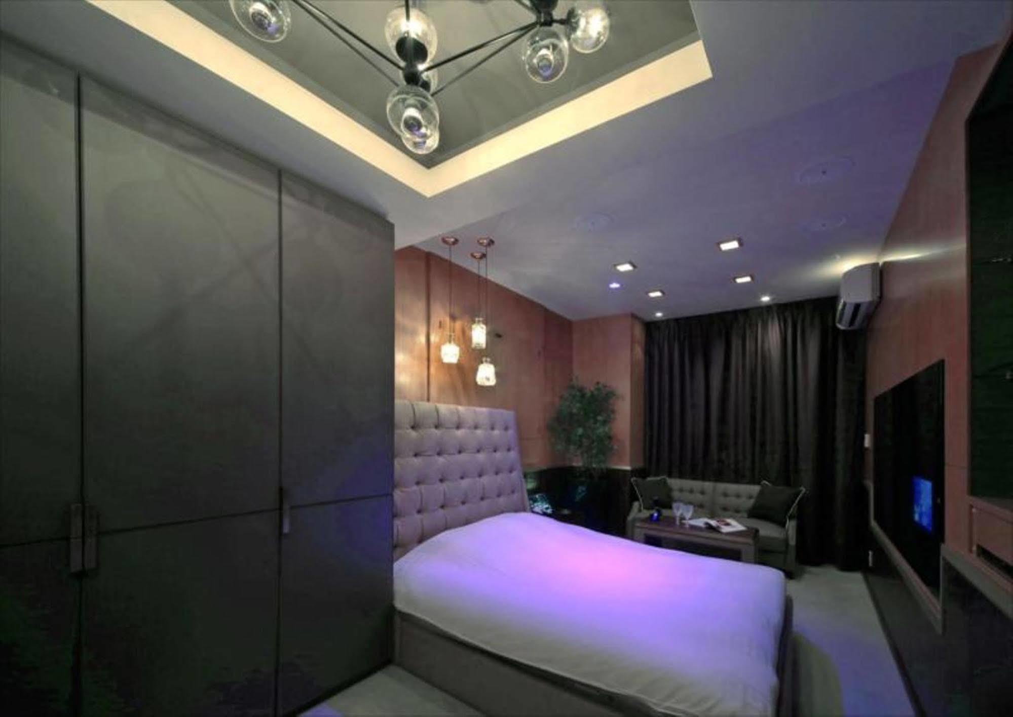 Design W Zip Club (adults Only) Love hotel *
